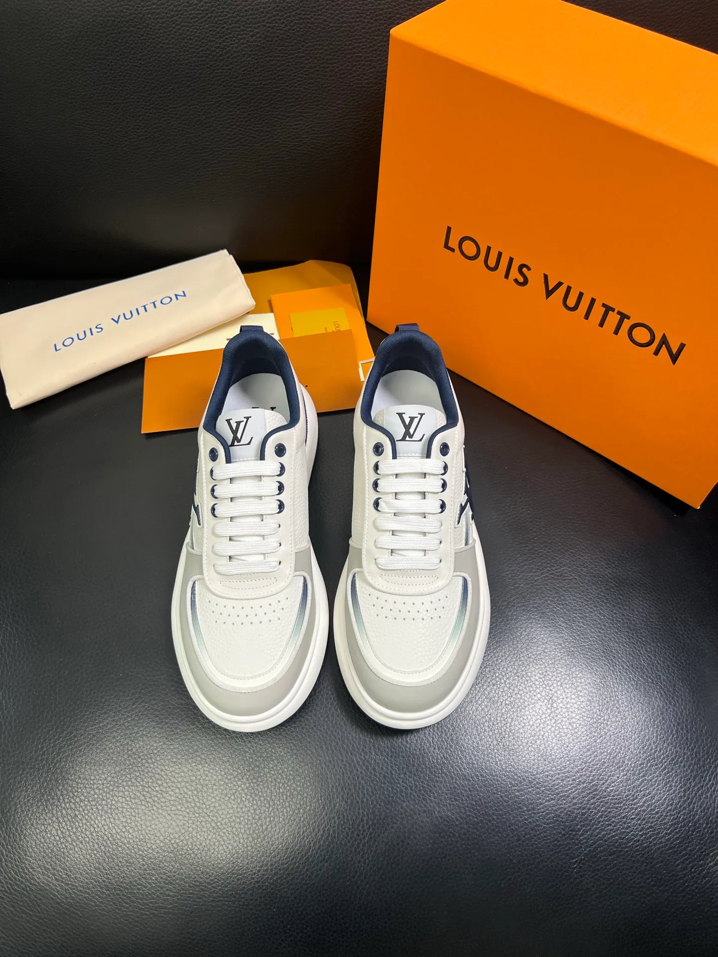 Men's shoes💰800 Lv 🔍Top purchasing agent🇮🇹 Louis Vuitton, the sports sneaker counter is synchronized, the uppers are imported from Italy, high-quality splicing colorful and complex crafts, the imported mesh padding is soft and comfortable, soles: original soles specially provided by the original factory, T men's men's shoes 💰U exclusive movable molded soles are super comfortable, original factory and single goods, 🔍🔍high quality, you can enter and exit the counter at will, welcome to compare, code number 38-44 (customized 45) 85871